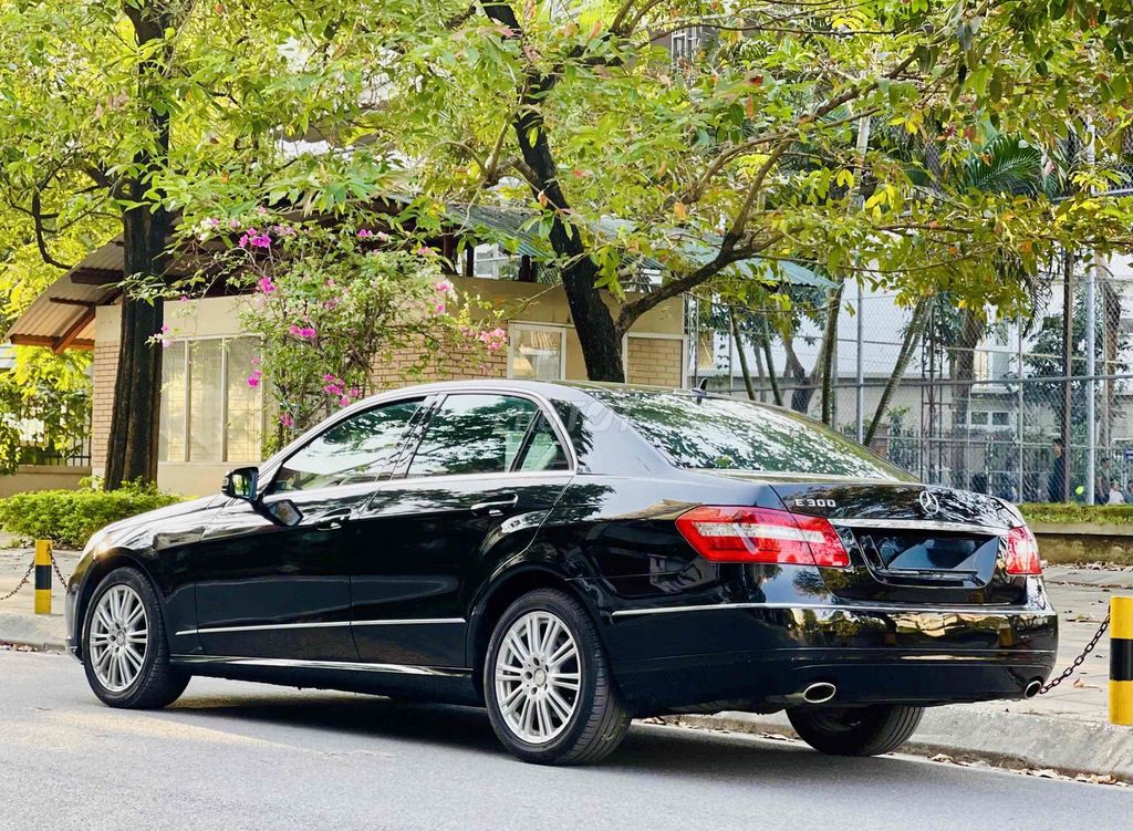 Mercedes E300 sx 2009 màu đen đẹp hiếm có. Mua bán Ô tô tại Quận Cầu Giấy Hà Nội được đăng bởi Cao Quý hình 3