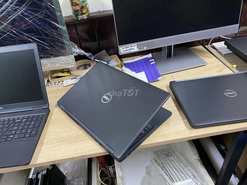 Dell latitude 5580..i7-7600u- 8g-ssd 256g-vga rời