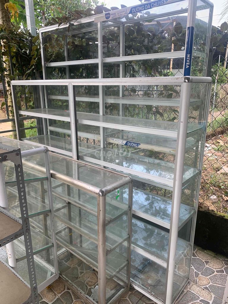 Tủ trưng bày Nhôm kính Bạc Nguyên vẹn. Mua bán Tủ, kệ gia đình tại Huyện Thống Nhất Đồng Nai được đăng bởi Tiến Lực hình 1