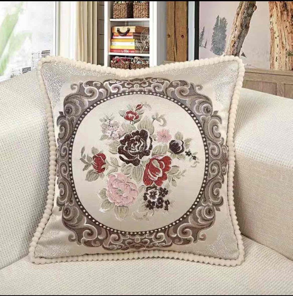 Gối trang trí Vải Hoa văn thêu. Mua bán Giường, chăn ga gối nệm tại Thành phố Phan Thiết Bình Thuận được đăng bởi hoàng anh hình 1