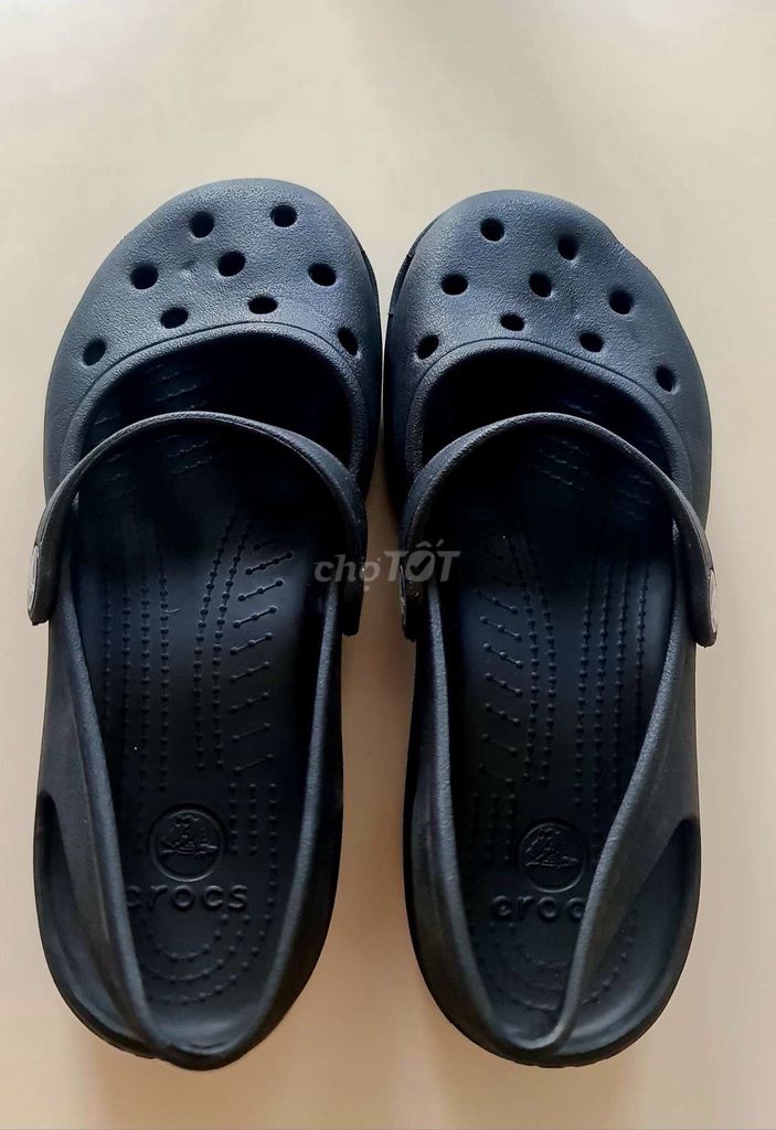 [NHÀ BÈ, Q7] Dép Crocs Nữ auth size 34-35. Mua bán Giày dép tại Huyện Nhà Bè Tp Hồ Chí Minh được đăng bởi HIEN NGUYEN hình 1