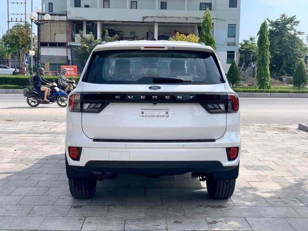 Ford Everest 2025 Titanium 2.0L Số tự động 7 chỗ. Mua bán Ô tô tại Huyện Châu Thành Tiền Giang được đăng bởi Đại Lý Ford Tiền Giang  hình 4