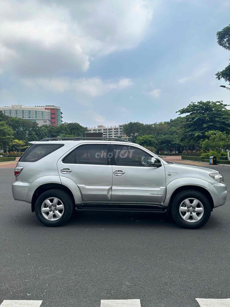 Toyota Fortuner 2009 -AT