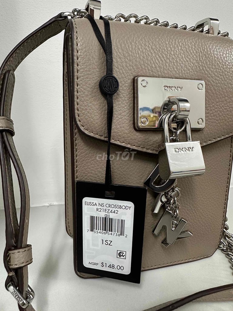 Túi xách DKNY hàng real còn mới 100%.