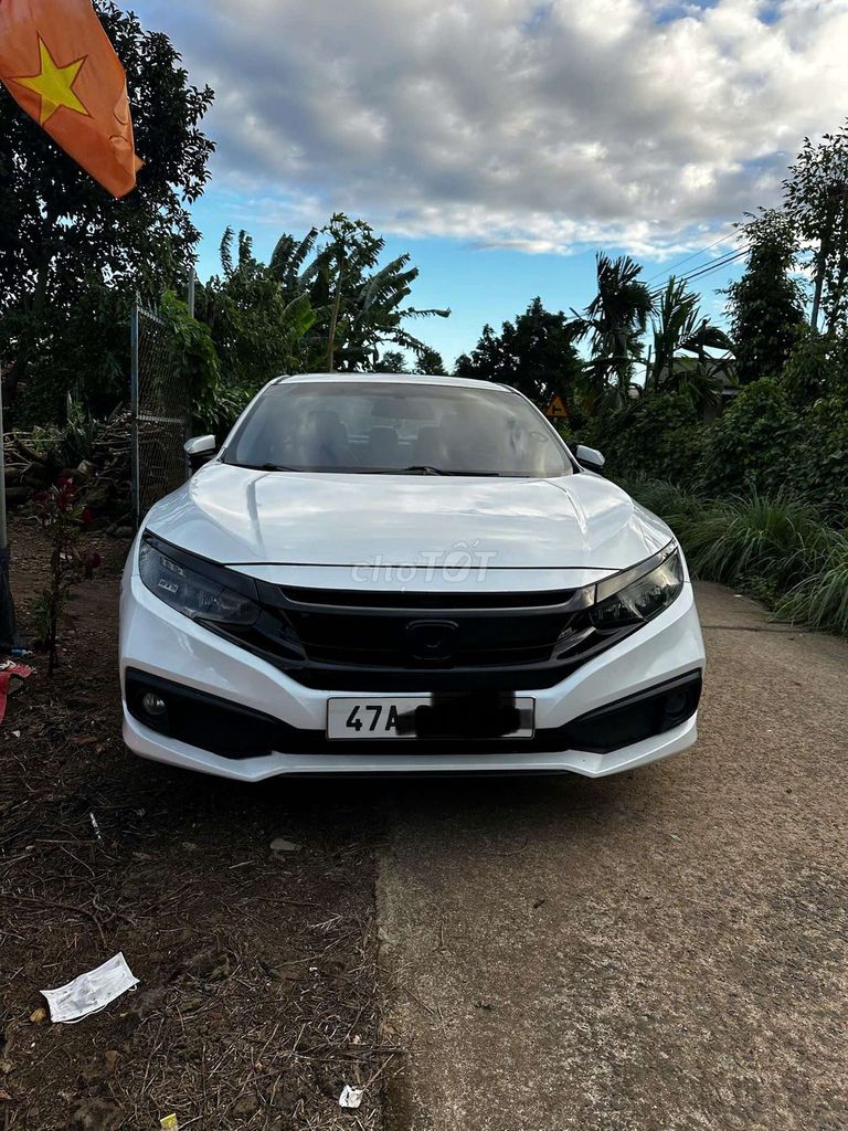 Honda Civic 1.5 Turbo Trắng 2018. Mua bán Ô tô tại Thành phố Buôn Ma Thuột Đắk Lắk được đăng bởi Nguyen Linh hình 4