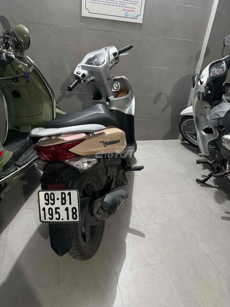 bán vison 2014 máy ngon chạy êm bốc. Mua bán Xe máy tại Quận Đống Đa Hà Nội được đăng bởi giang hình 1