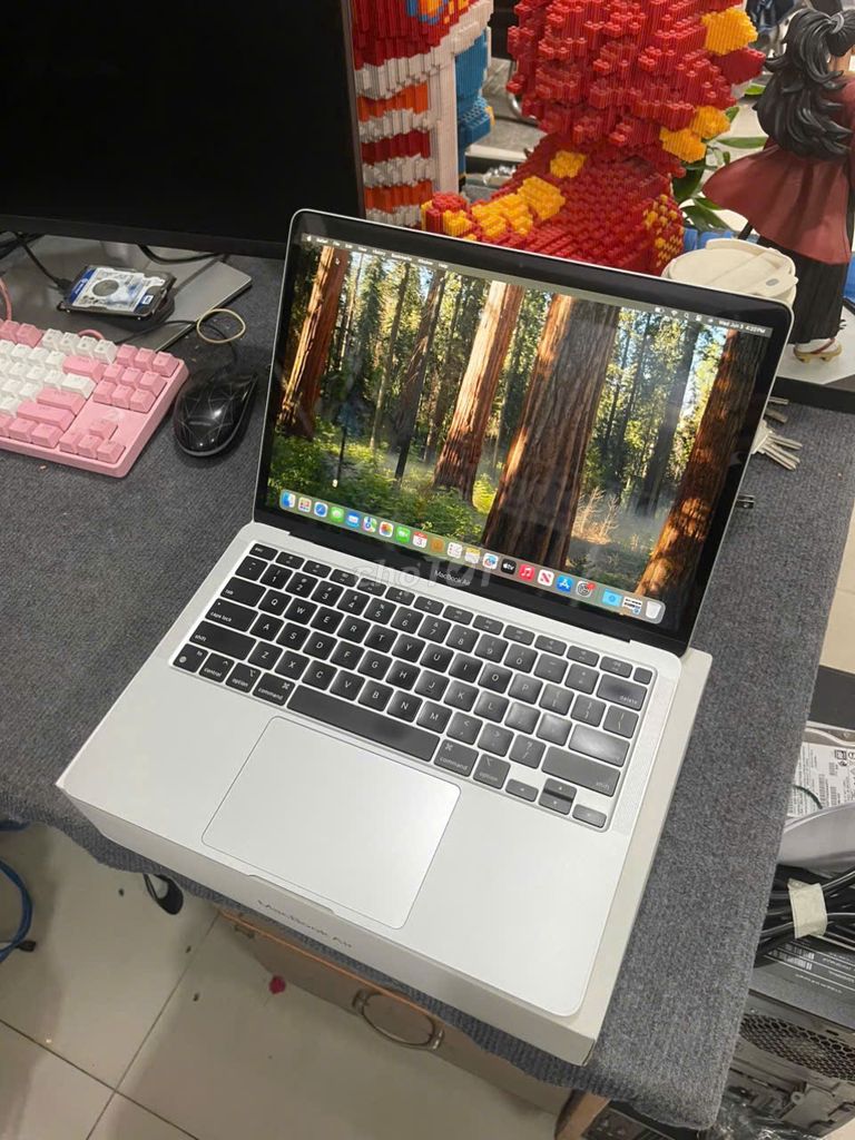 Apple MacBook Air M1 256GB Bạc 2020. Mua bán Laptop tại Quận 7 Tp Hồ Chí Minh được đăng bởi Hoàng Tú hình 1
