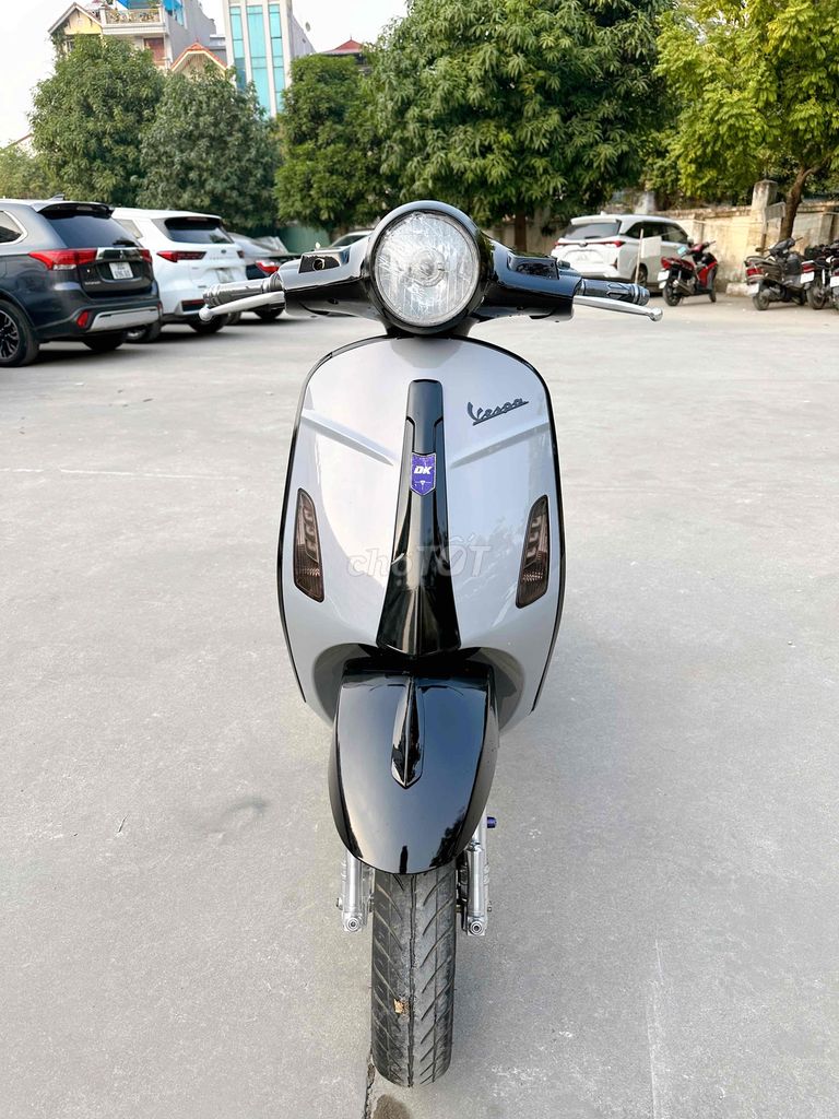 vespa xám hồng viền đen ắc quy MỚI