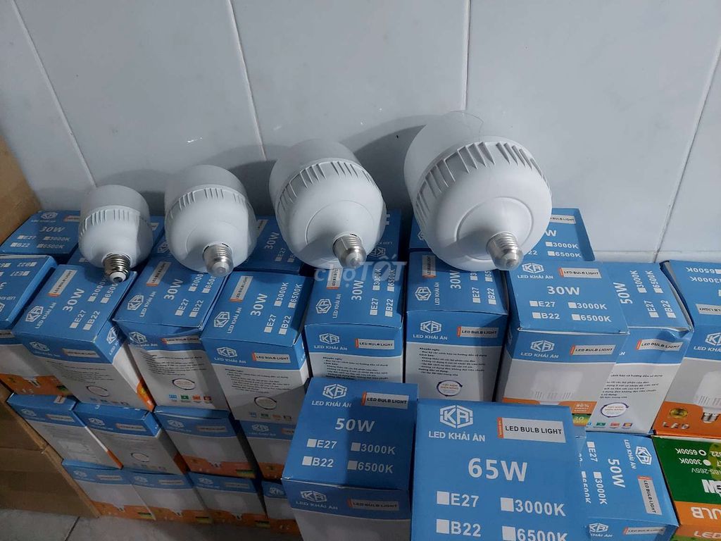 Em chia lỗ lại new100% đèn Led siêu sáng tiết kiệm