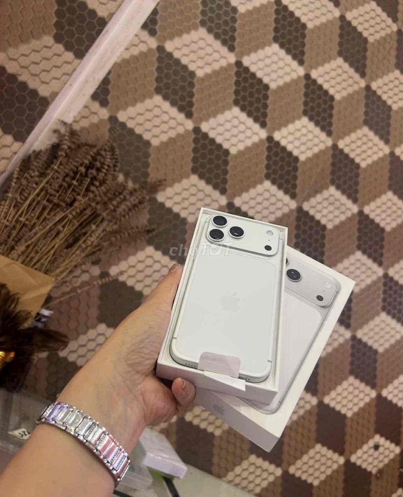 iphone 17promax 1tb trắng qtế mỹ pin100 sạc 5 lần. Mua bán Điện thoại tại Quận 3 Tp Hồ Chí Minh được đăng bởi Nam Á Mobile hình 1