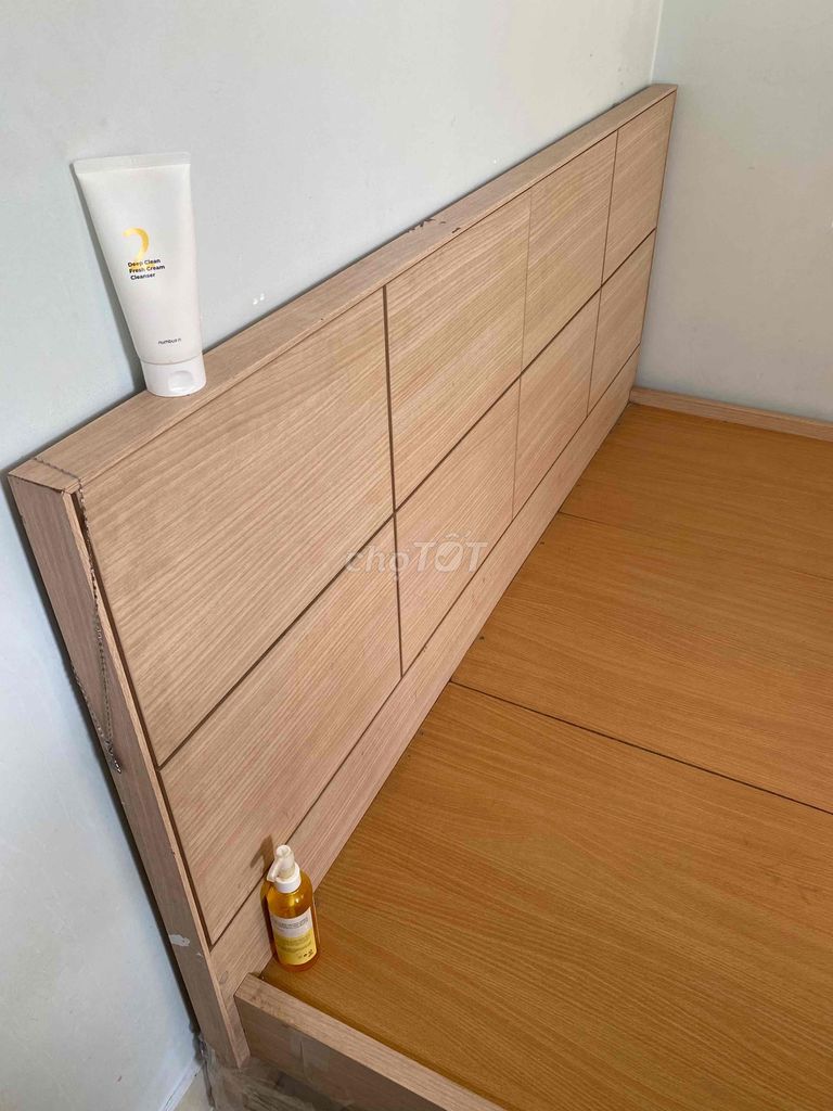 Giường 1,6x2m còn mới nguyên