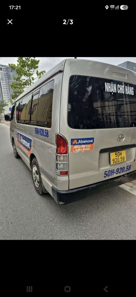 Toyota Hiace 2006 Серебристая 6-местная