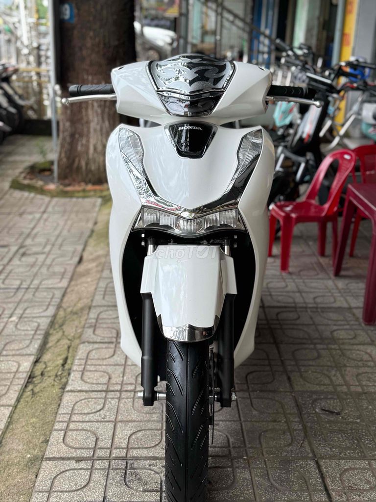 SH 2023 cọp trum mền 2k km mơi keng. Mua bán Xe máy tại Thành phố Buôn Ma Thuột Đắk Lắk được đăng bởi Ngô quốc Việt  hình 11