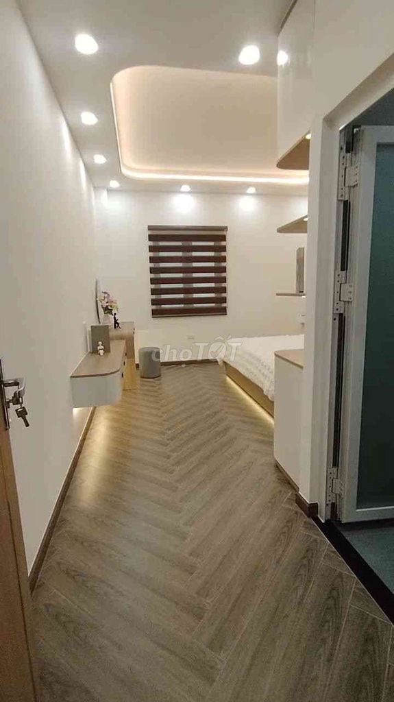 4м*20м - 6 этажей - лифт - фасад 8м - тротуар 4м