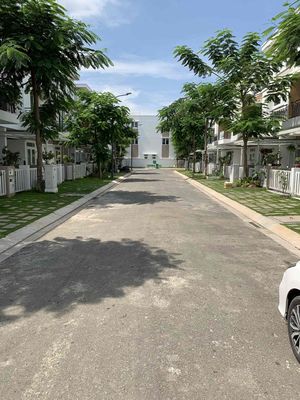 Cho thuê căn bìa rộng rãi vài bước ra công viên