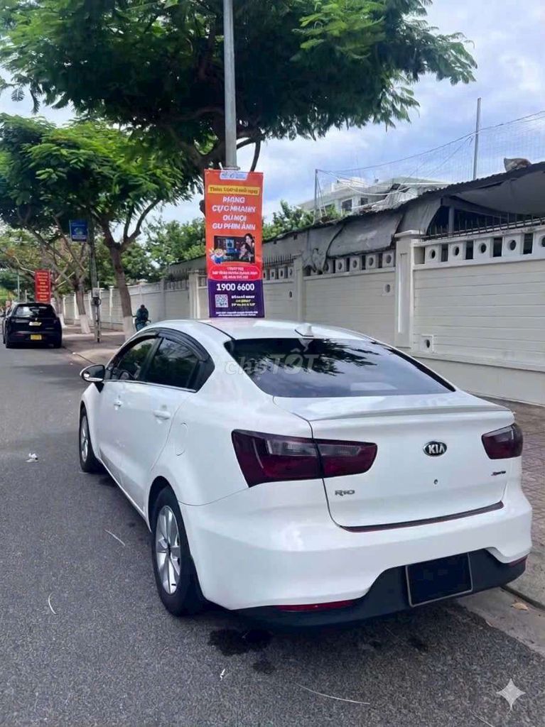 Kia Rio белый