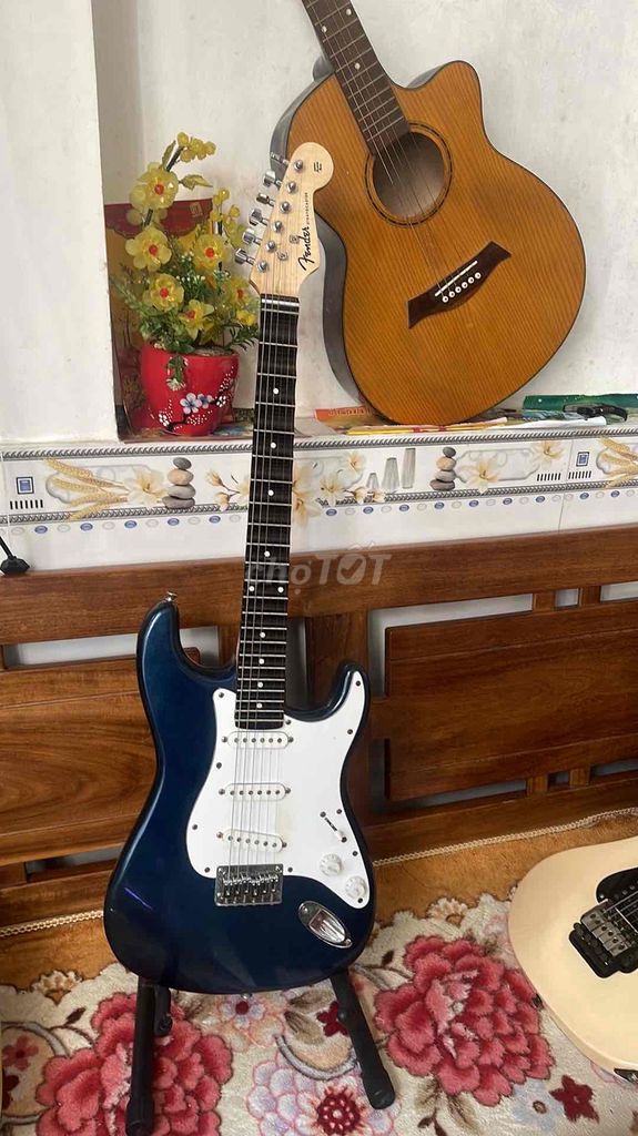 Đàn guitar điện phím lõm hiệu Fender. Mua bán Nhạc cụ tại Quận Cẩm Lệ Đà Nẵng được đăng bởi Tuấn Anh hình 1