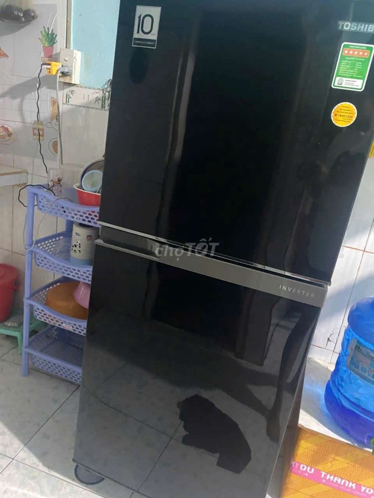 Tủ lạnh Toshiba màu đen invent tiếc kiem điện . Mua bán Tủ lạnh tại Thị xã Tân Uyên Bình Dương được đăng bởi linh dan hình 1