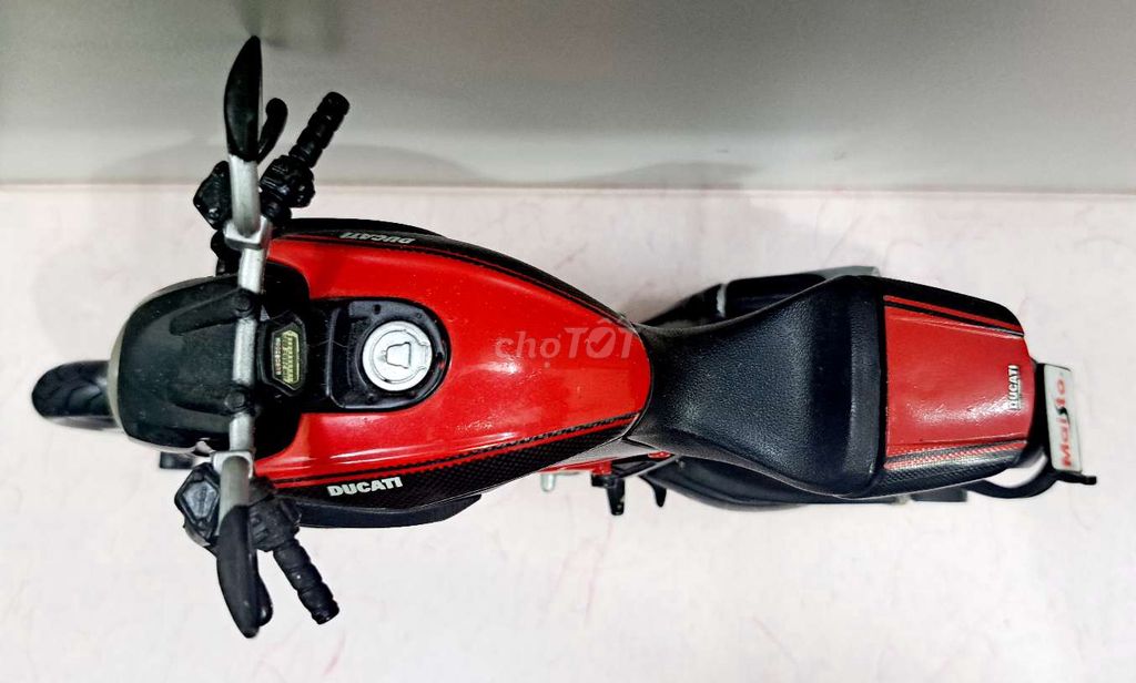 Xe Motor Ducati dáng cào cào, đen pha đỏ