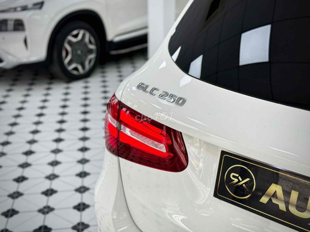 Mercedes Benz GLC250 4matic Модель 2018 Супер Красивый