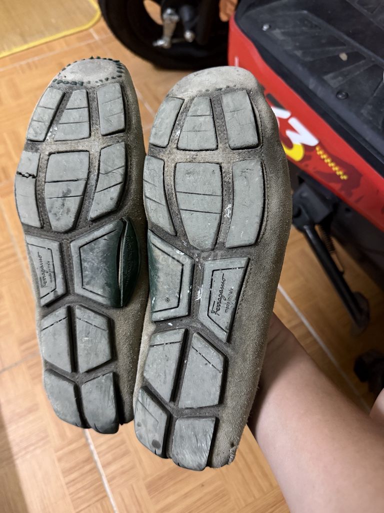 Thanh lí 2 đôi Salvatore Ferragamo, LV size 42. Mua bán Giày dép tại Quận Hai Bà Trưng Hà Nội được đăng bởi Trần Gia 3968 hình 2