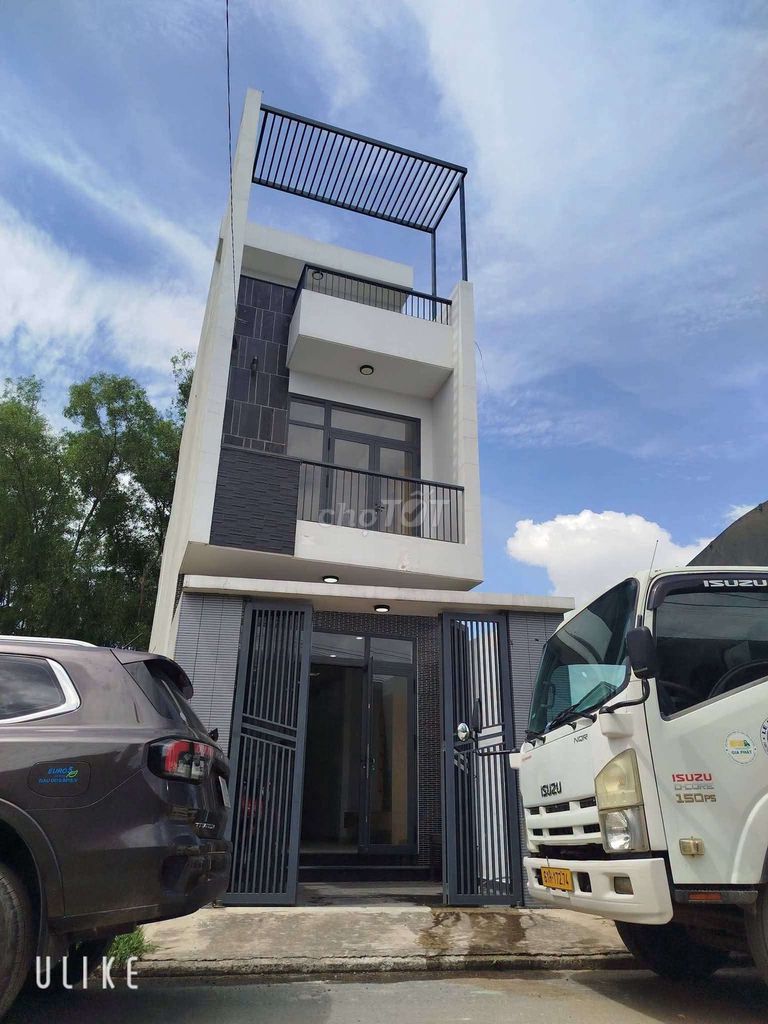 Cho thuê nhà gần chợ Phú An có chỗ đậu xe hơi