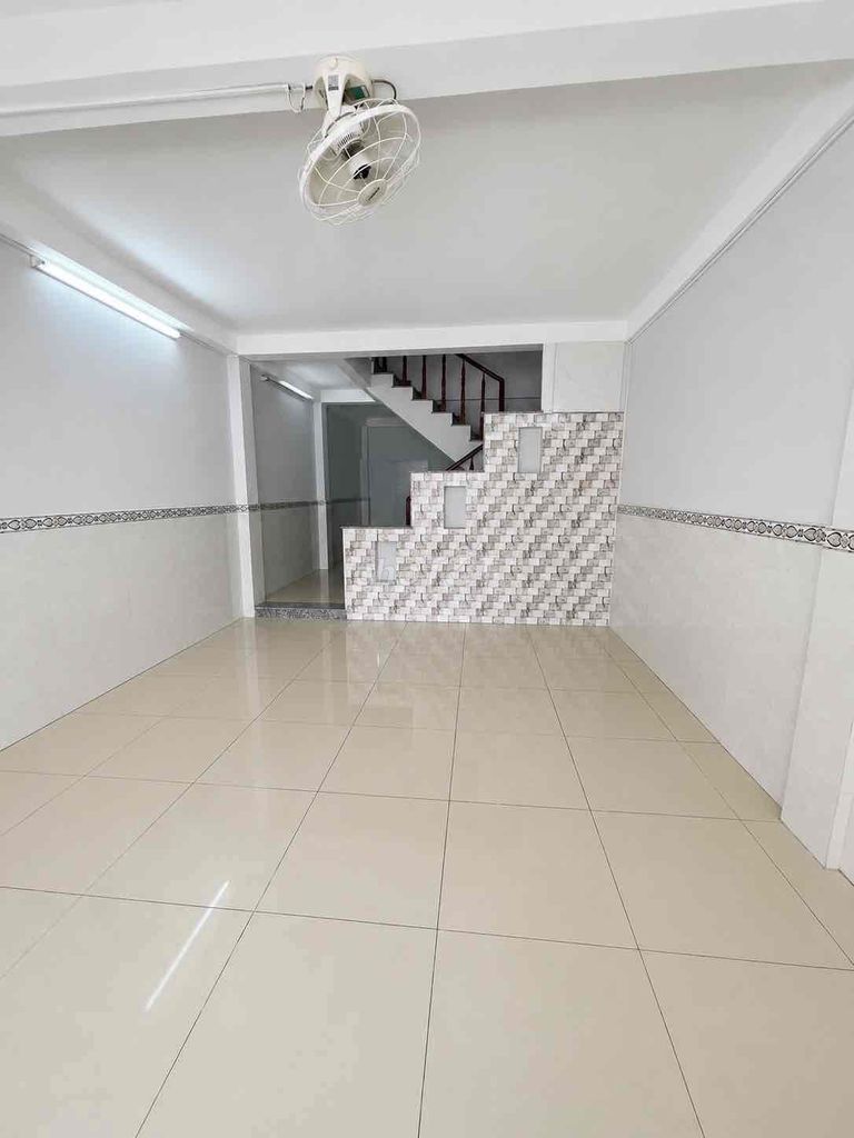 Rent · 2 bd · 100 м² · Quận 12, ул. Đường Vườn Lài