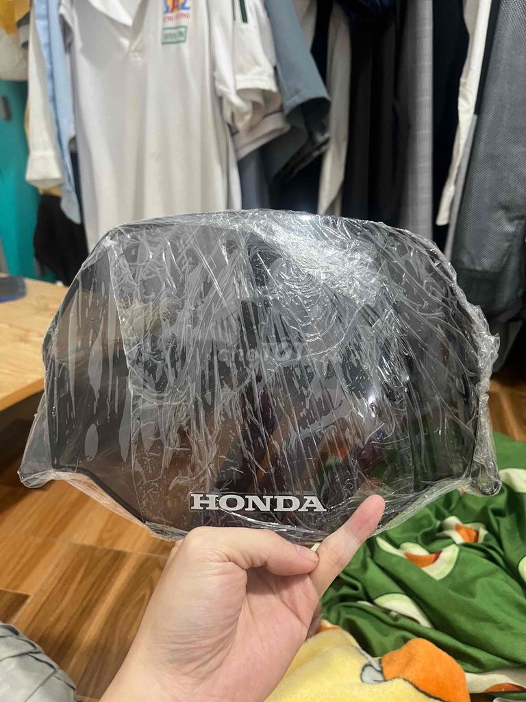 kính chắn gió sh ý honda 2010