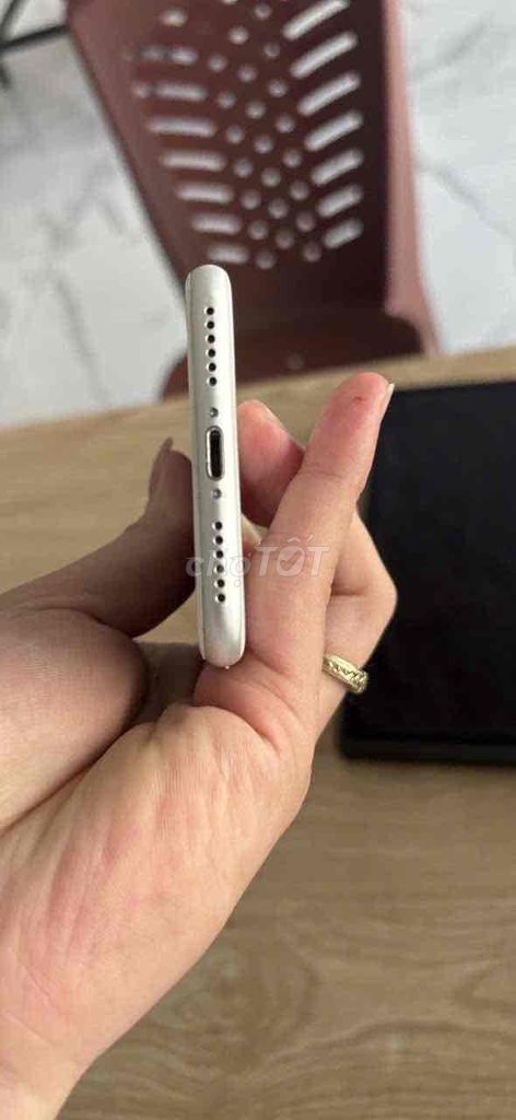 Apple iPhone 8 Trắng Nguyên zin. Mua bán Điện thoại tại Thành phố Biên Hòa Đồng Nai được đăng bởi Phùng Thị Vân Anh hình 1