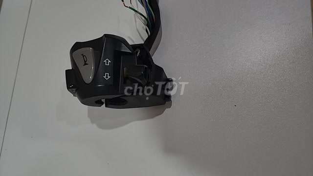 Cùm công tắc Honda Click 150i 2022. Mua bán Phụ tùng xe tại Huyện Thống Nhất Đồng Nai được đăng bởi Paul Tran hình 1