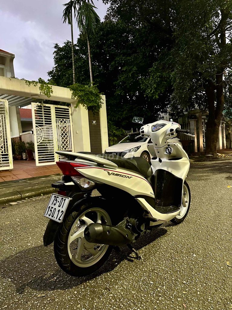 Vision 2014 xe đẹp máy êm 14tr500 ***. Mua bán Xe máy tại Thành phố Huế Thừa Thiên Huế được đăng bởi Xe Máy Trường An Phát hình 5