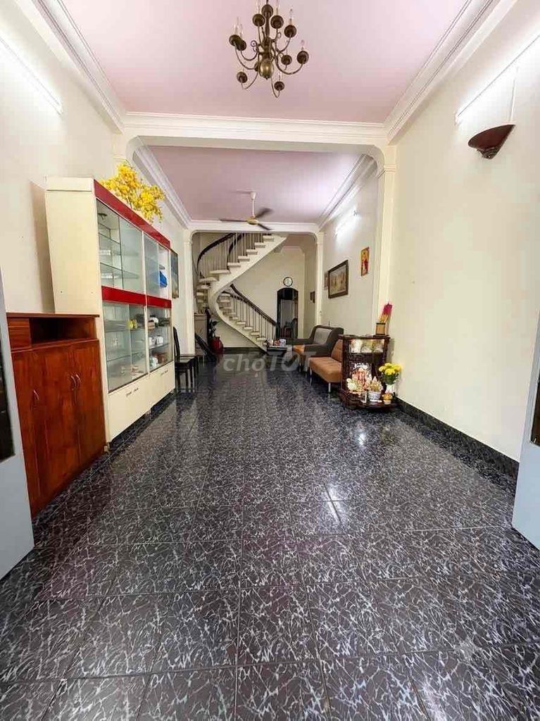 Красивый дом 80м2 в центре Бинь Фу, 4 этажа, ж/б