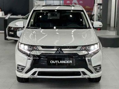 Mitsubishi Outlander - Tặng trước bạ