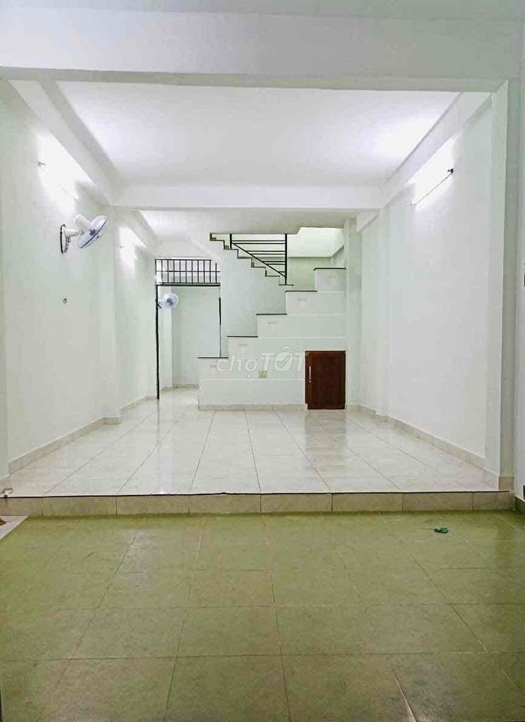 Bán Nhà Khu Đ. Nguyễn Suý 4.25x15m nhà trống 1 lầu . hẻm thông chợ