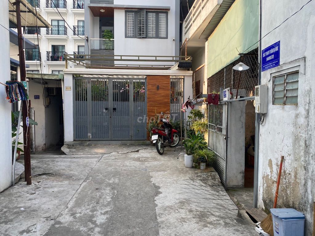 hiện còn 1 phòng diện tích 20m2 địa chỉ K11/4 Mỹ Khê 3