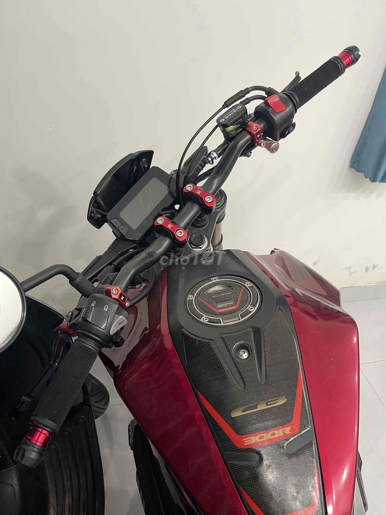 Xe nhà ít đi cần bán CB300R full đồ chơi