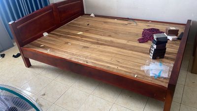Thanh lí giường gỗ 1m6*2m gỗ tốt ko lỗi