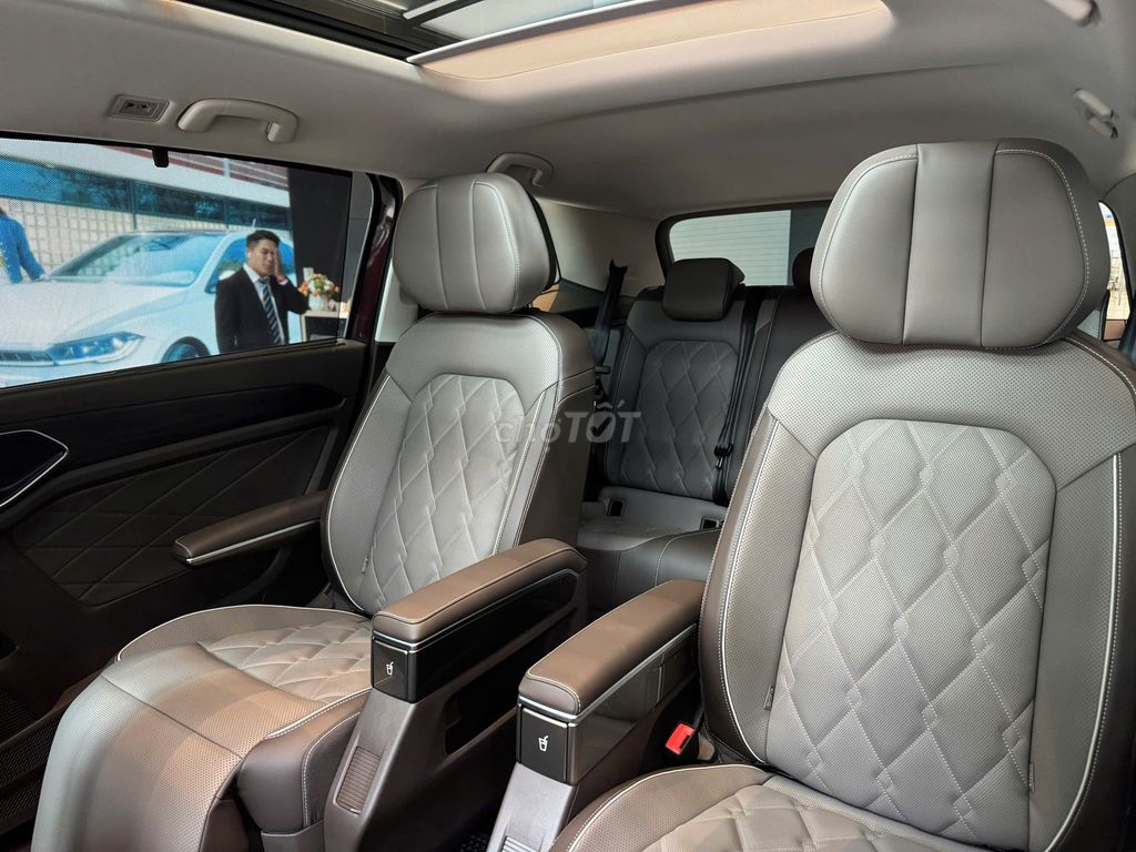 Volkswagen Viloran 2025 - Tặng Bệ bước điện !. Mua bán Ô tô tại Quận 5 Tp Hồ Chí Minh được đăng bởi Kim Hà Volkswagen Sài Gòn  hình 3