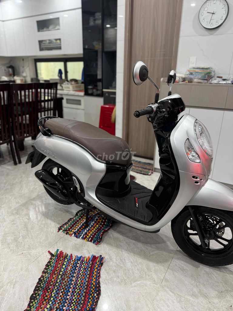 Honda Scoopy 2021 серебристый