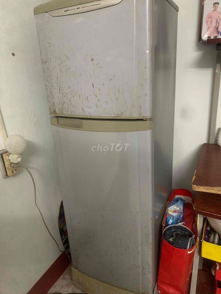 nhà dư tủ lạnh sanyo 160lit