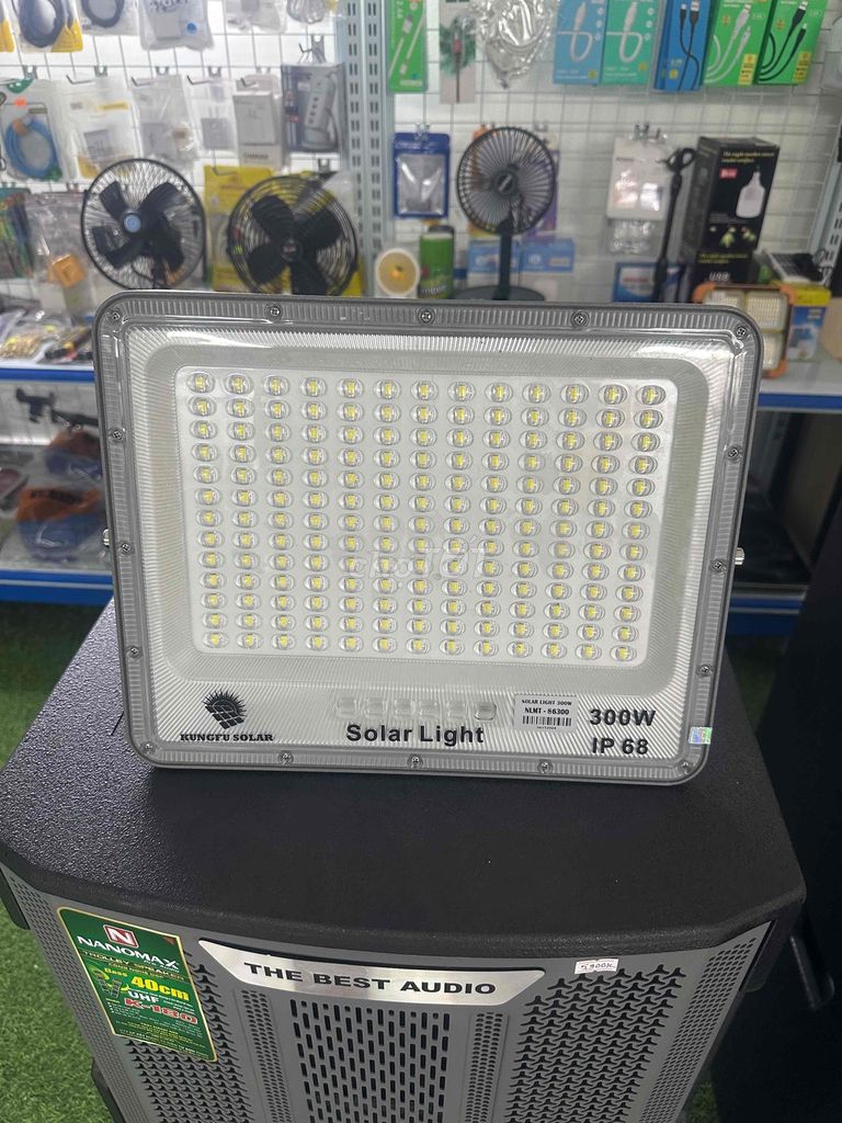 Đèn năng lượng mặt trời mắt ngọc siêu sáng 300W