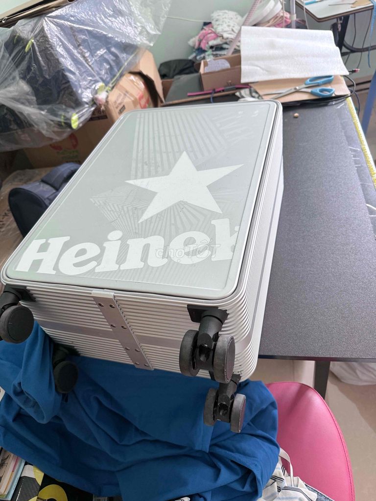 Vali Heineken Cabin Nhôm Bạc. Mua bán Túi xách tại Quận Tân Bình Tp Hồ Chí Minh được đăng bởi Nam hình 1
