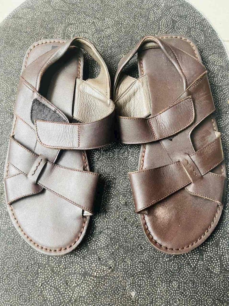 Dép Sandal Clarks Nâu Size 43/44- 200k. Mua bán Giày dép tại Quận Bình Thạnh Tp Hồ Chí Minh được đăng bởi  Minh Nguyen H hình 1