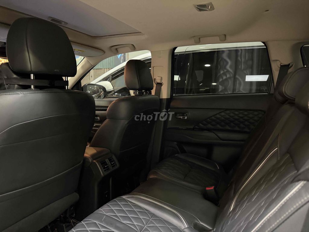 Mitsubishi Outlander 2024 Premium 2.0 CVT - 20000. Mua bán Ô tô tại Quận 12 Tp Hồ Chí Minh được đăng bởi A Quý hình 6