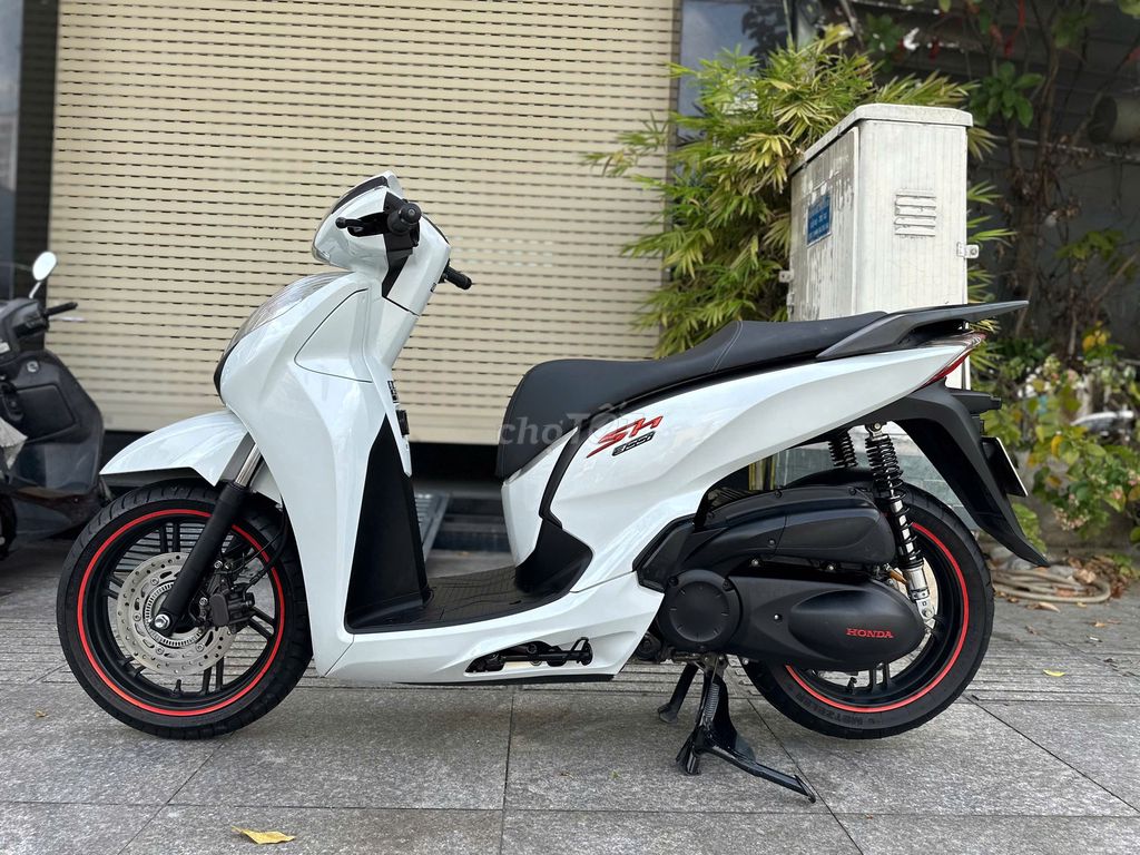 [Góp 50] sh 300i date 2017 trắng sporty, zin 100%. Mua bán Xe máy tại Quận Tân Phú Tp Hồ Chí Minh được đăng bởi VÕ MINH HẬU hình 6