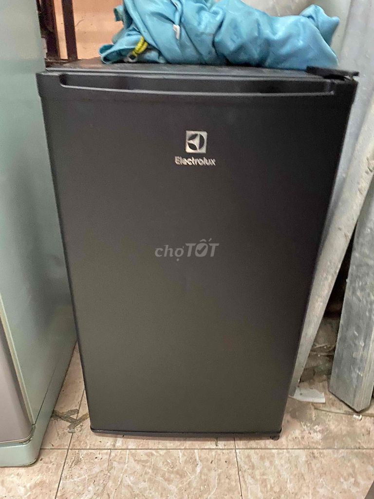 tủ lạnh Electrolux 93L zin bao ship có bh