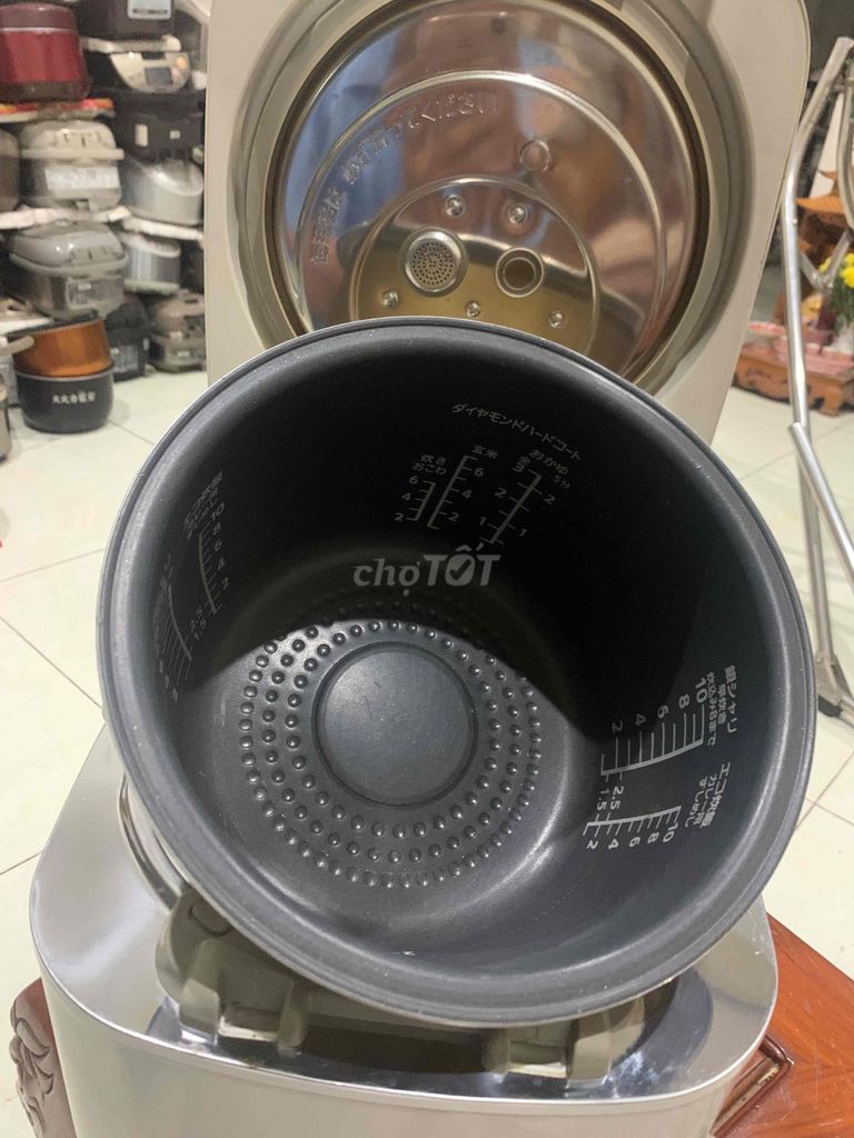 Nồi cơm điện nhật sử dụng điện 220v. Mua bán Bếp, lò, đồ điện nhà bếp tại Thành phố Thủ Dầu Một Bình Dương được đăng bởi Lê Văn Cành  hình 1