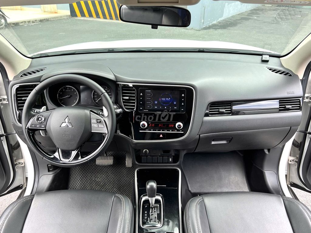 Outlander 2.0L CVT 2021 Xe Gia Đình - Giảm Mạnh. Mua bán Ô tô tại Quận Tân Phú Tp Hồ Chí Minh được đăng bởi Sinh Xe Cũ Mitsubishi Trường Chinh hình 8