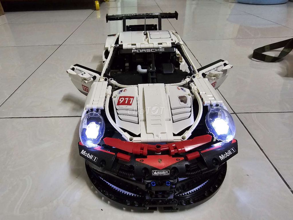 Porscher 911 RSR tỉ lệ 1:10