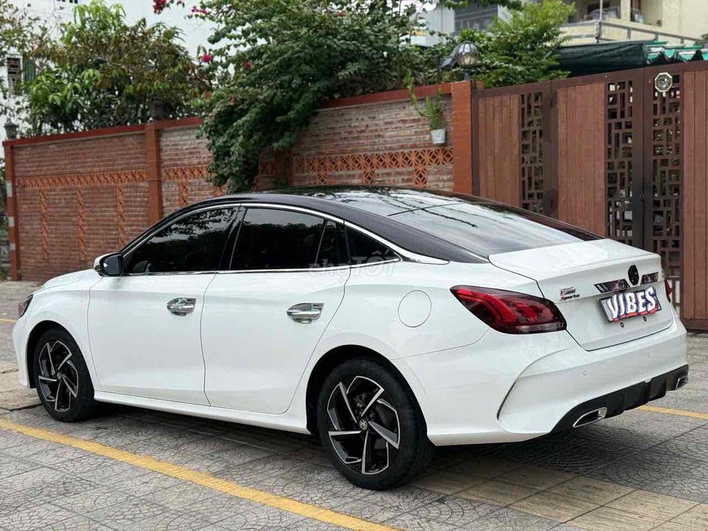 MG MG5 Роскошь 2022 Белая